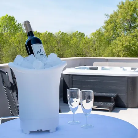 Ivana Mit Jacuzzi In Pula,istrien