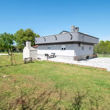 Villa Ivana Mit Jacuzzi In Pula,istrien Pula