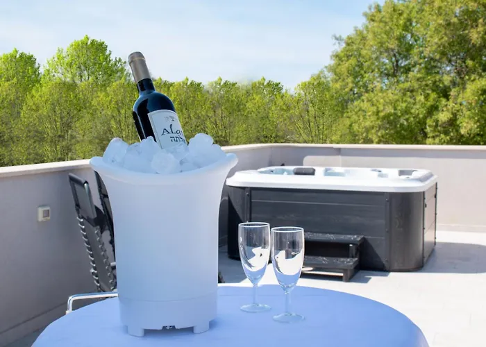 Ivana Mit Jacuzzi In Pula,istrien