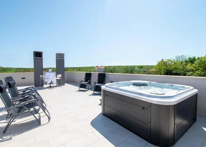 Ivana Mit Jacuzzi In Pula,istrien