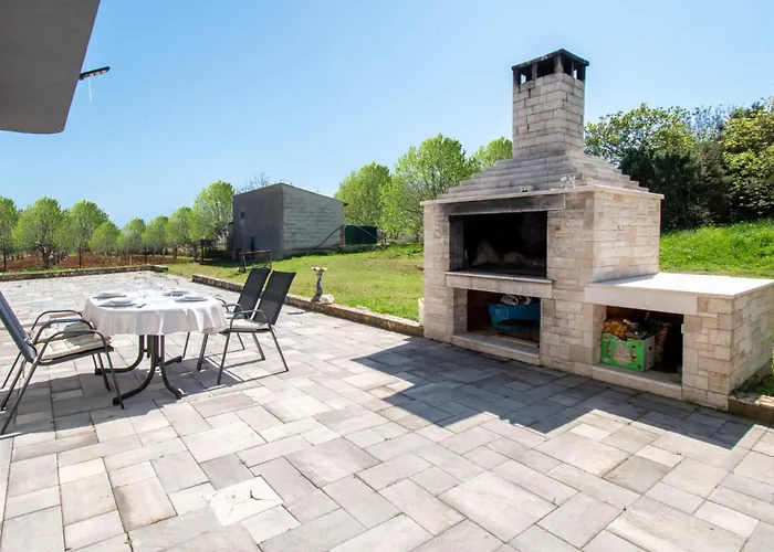 Ivana Mit Jacuzzi In Pula,istrien * Pula