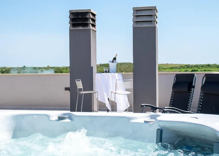 Ivana Mit Jacuzzi In Pula,istrien - By Istrabook * 普拉